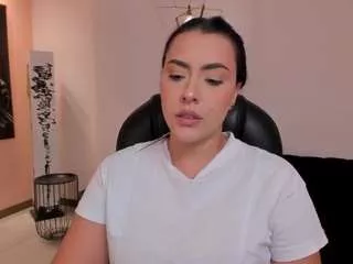 Freechat martinna on CamSoda