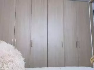 Offline mia-hott on CamSoda