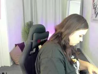 Away mia-r0ss on CamSoda