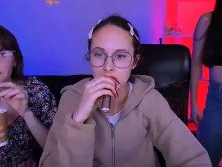 Freechat mona-cloud on CamSoda