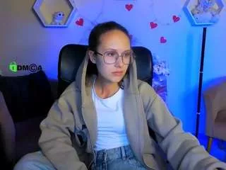 Freechat mona-cloud on CamSoda