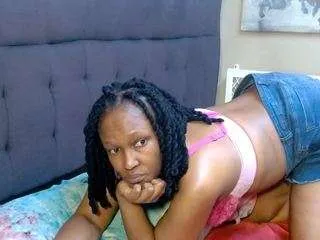 Freechat naughtymilfxox on CamSoda