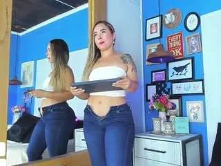 paola-reyy on CamSoda