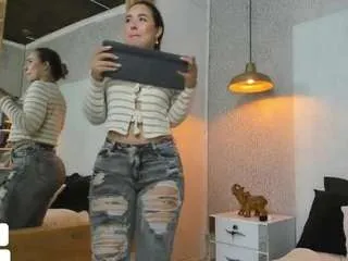 paola-reyy on CamSoda