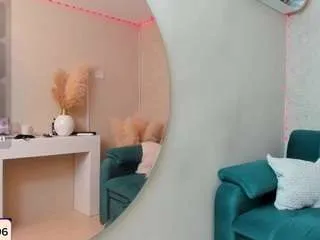 paola-reyy on CamSoda