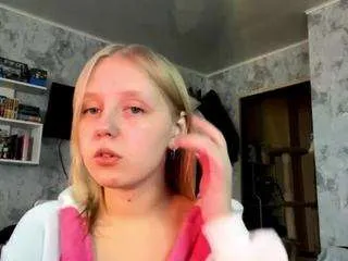 Offline rosaliasayasane on CamSoda