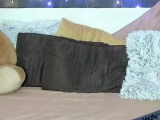 Freechat roxysnowey on CamSoda