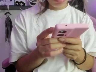 Offline saralolo420 on CamSoda