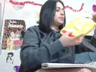 Offline saray-extrovert on CamSoda