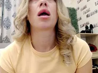 sweetdaiana23 on CamSoda