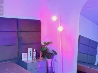 valentino-moon — show cum [900 tokens remaining]