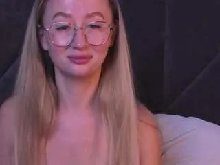 Freechat victorialight on CamSoda