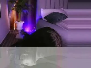 victoriaxx-1 on CamSoda