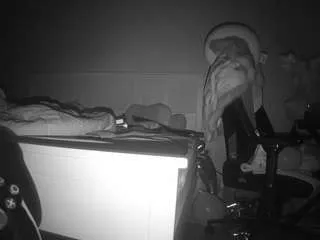 voyeurcam-sexy-little-ana-01 on CamSoda