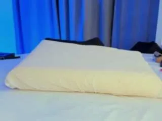 Freechat xiaphoenix on CamSoda