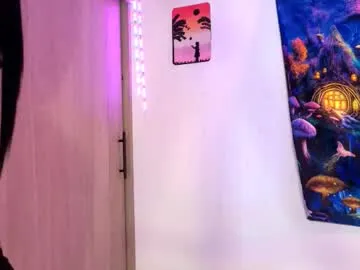 devours_fire on Chaturbate