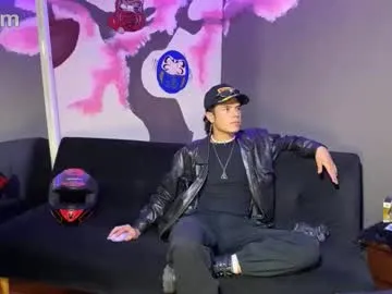 dhamyan_wang — Hi, I'm new here. Come and enjoy this provocative atmosphere. #sexy #socks #latino #new #feet