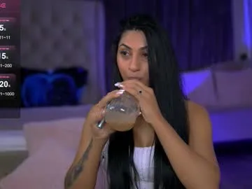 emahallee on Chaturbate