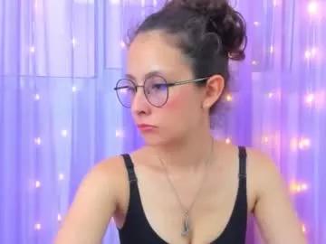 emma_belle02 on Chaturbate 