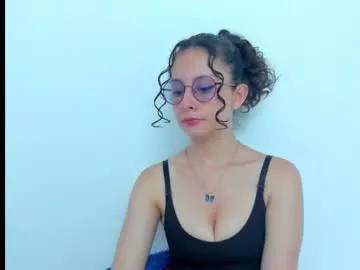 emma_belle02 on Chaturbate 