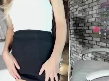 eva_melow — GOAL: My entire outfit [101 tokens remaining] Make yourself at home here) #smoke #hairypussy #armpits #bush #nonude