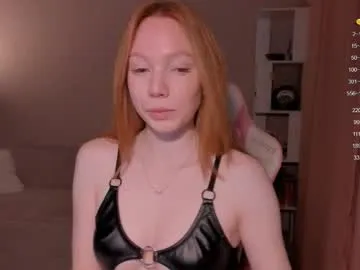 Freechat honeyautumn on Chaturbate