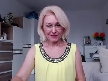 jasmin18v — Lovense is on, ...  blouse off,  make me squirt if you can xxx [984 tokens remaining]