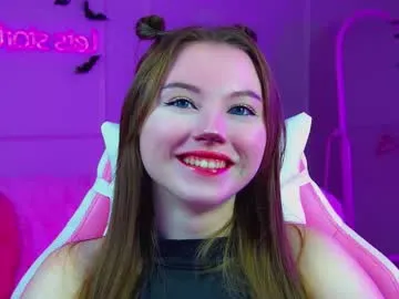 Freechat keiraace on Chaturbate