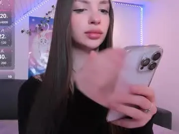 Group khloeforever on Chaturbate