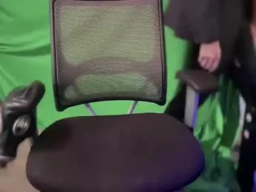 Freechat korruptedbymewmew on Chaturbate