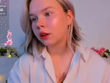 large_ocean — Goal:  show tongue I'm #18 years old, a #new model and very #shy. Be polite to me #curvy #blonde [66 tokens remaining]