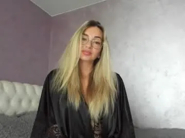 Freechat lovelyrose135 on Chaturbate