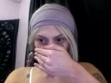 Freechat madelinevalentine on Chaturbate