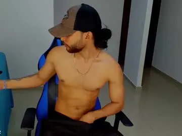 Freechat massatgeserotics on Chaturbate