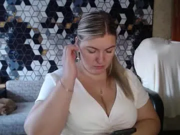 nikaskylink — #intelligent #naturalbeauty #beautifulsmile  #bigtits #nonude