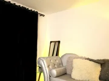 Freechat valeriebony on Chaturbate