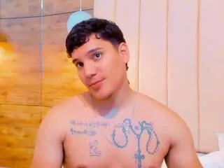 esteban_morenoo on Flirt4Free
