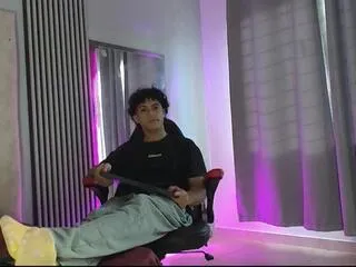 Offline mikey_banji on Flirt4Free