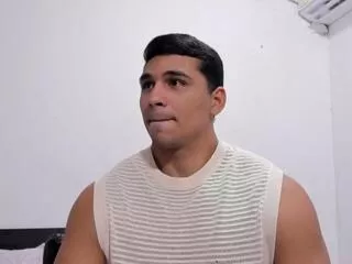 Freechat noah_lahm on Flirt4Free