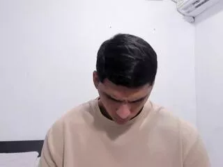 Freechat noah_lahm on Flirt4Free