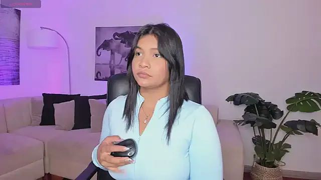 Freechat alaia7h on StripChat