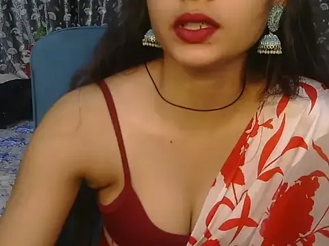 alaviya-19 on StripChat 