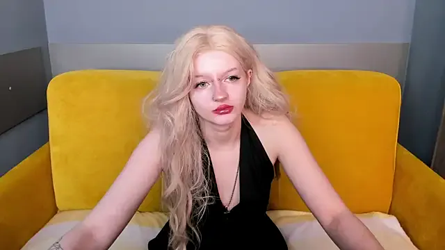 StripChat AlessaKiss is Freechat AlessaKiss — dress me up in skimpy clothes