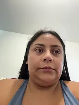 Angie_e — I make my boss suck my tits 