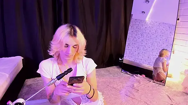 Anjela_Botton — Spit on  nipples close to cam