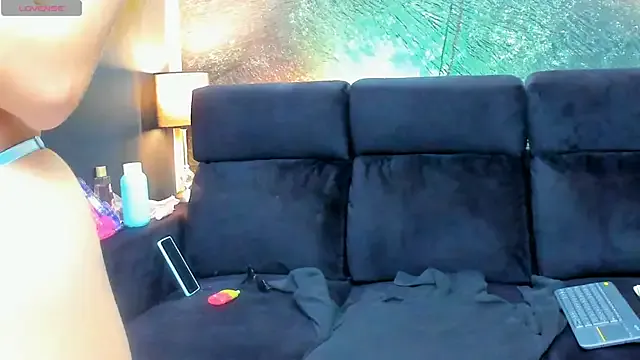 Charlotteroosse — rub under my pantys