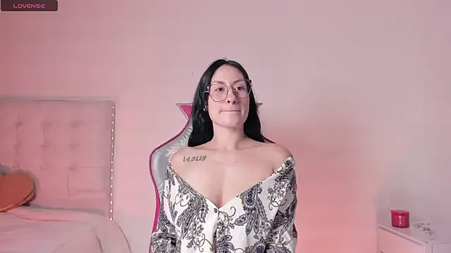 Freechat clover_tter_ on StripChat