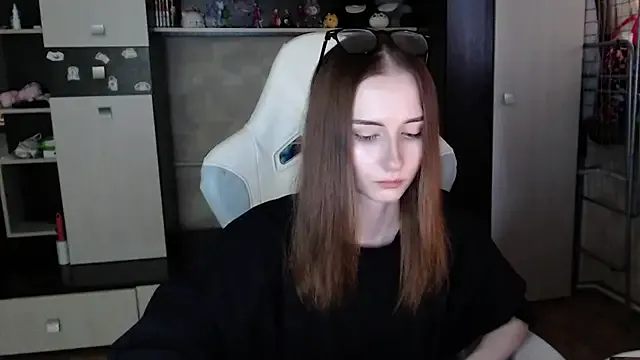 Cutti_Crystal — Touch breasts