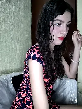 Emily-hottson on StripChat