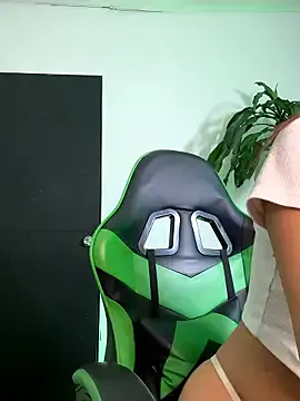 Emily_Clark1 on StripChat